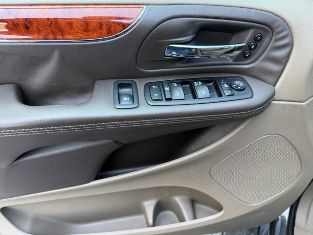 Used 2015 Chrysler Town & Country Limited Platinum w/ Trailer Tow Group FWD image 14