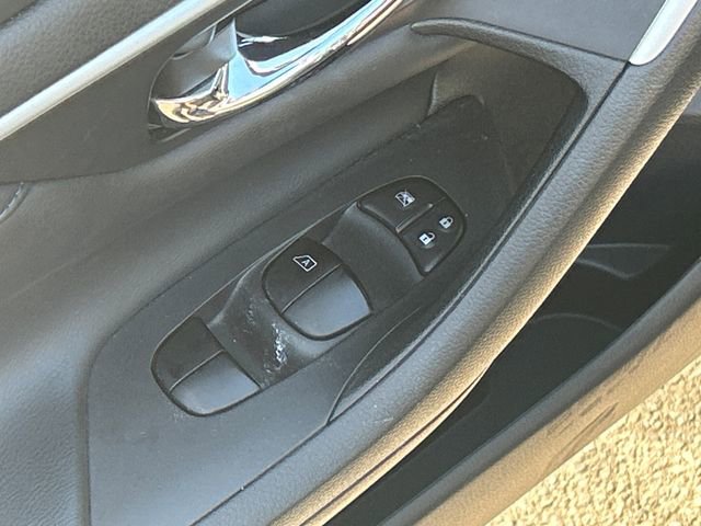 Used 2016 Nissan Altima 2.5 SR image 12