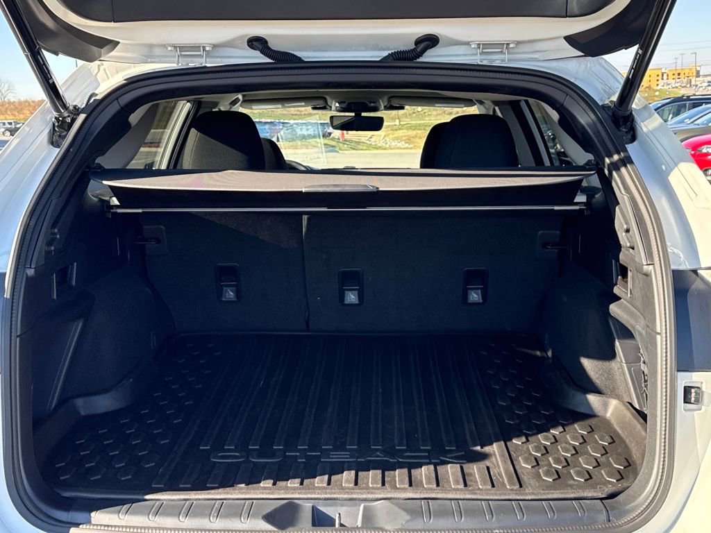 Used 2025 Subaru Outback Premium image 12