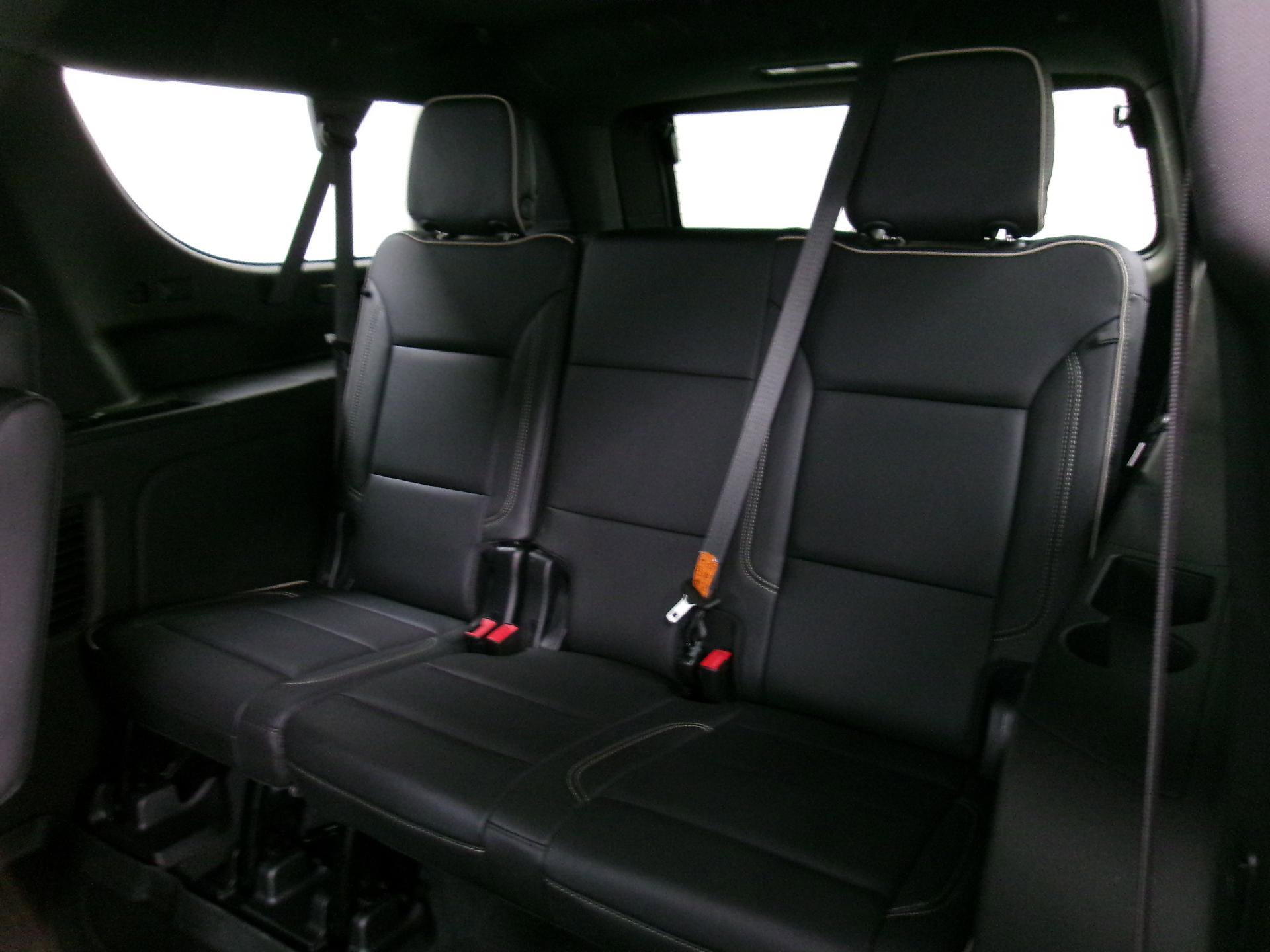 Used 2021 Chevrolet Suburban Premier image 11