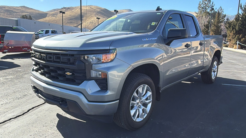 Used 2025 Chevrolet Silverado 1500 Custom image 7