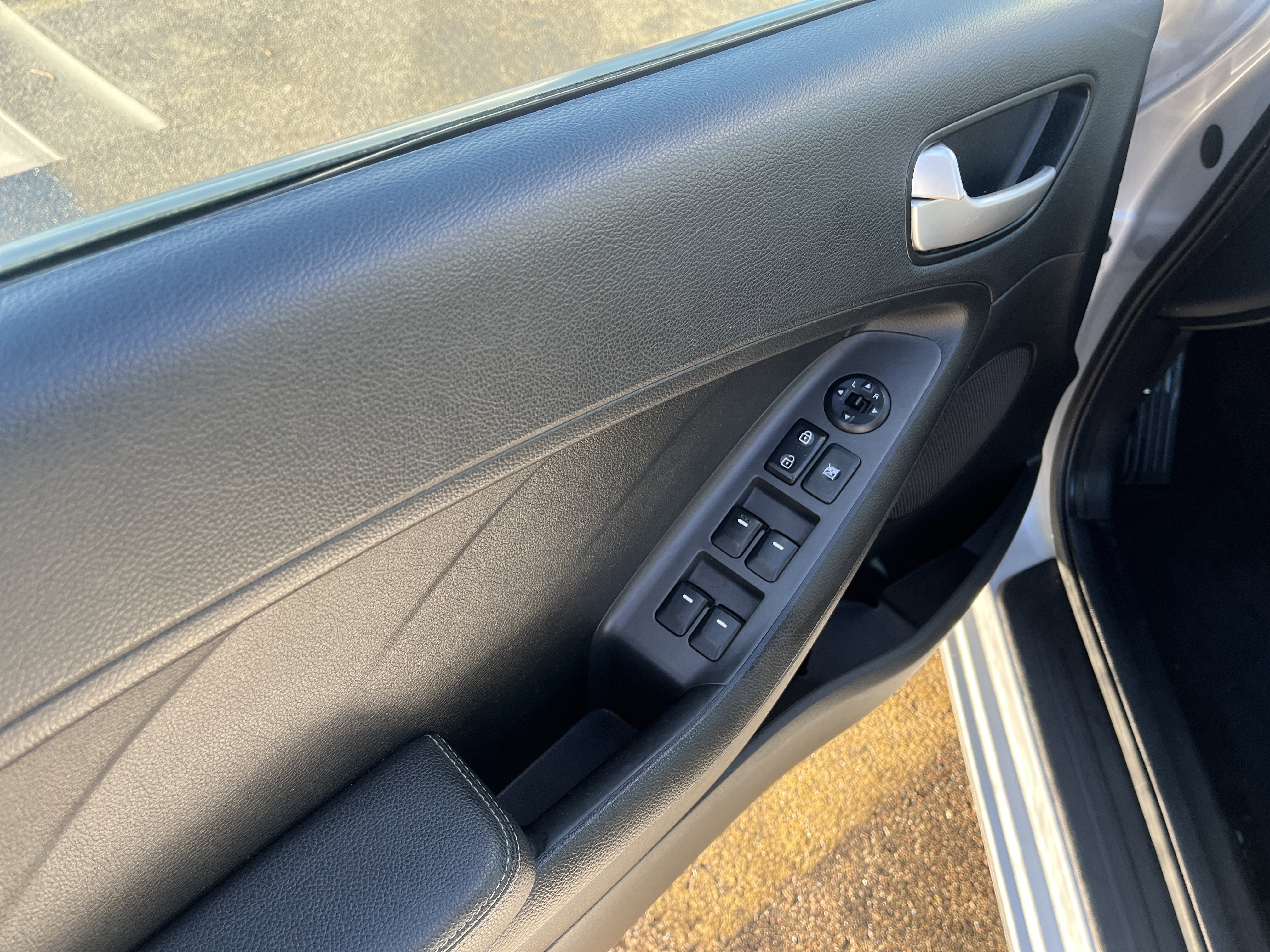 Used 2017 Kia Forte LX image 10