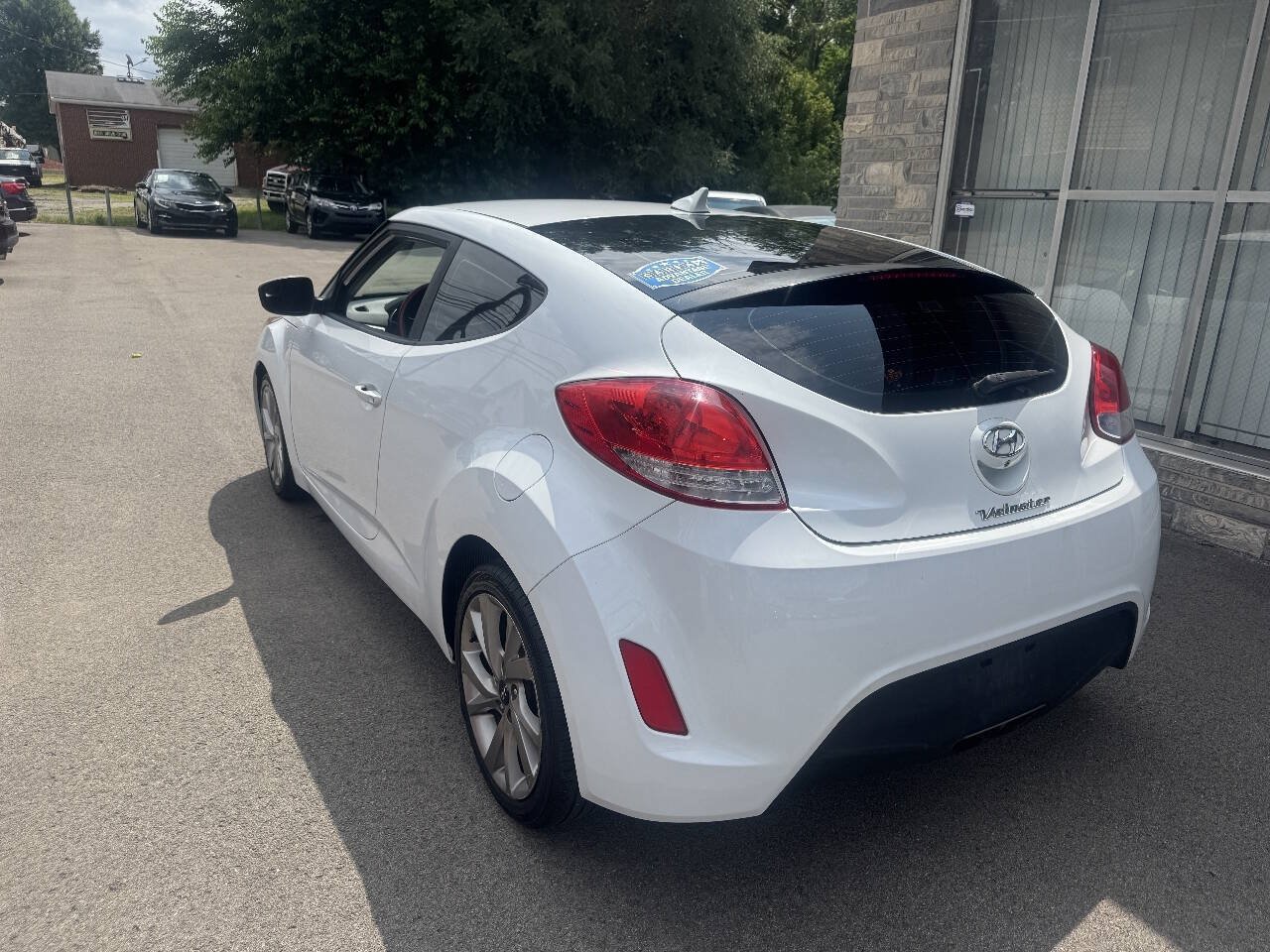 Used 2017 Hyundai Veloster FWD image 3