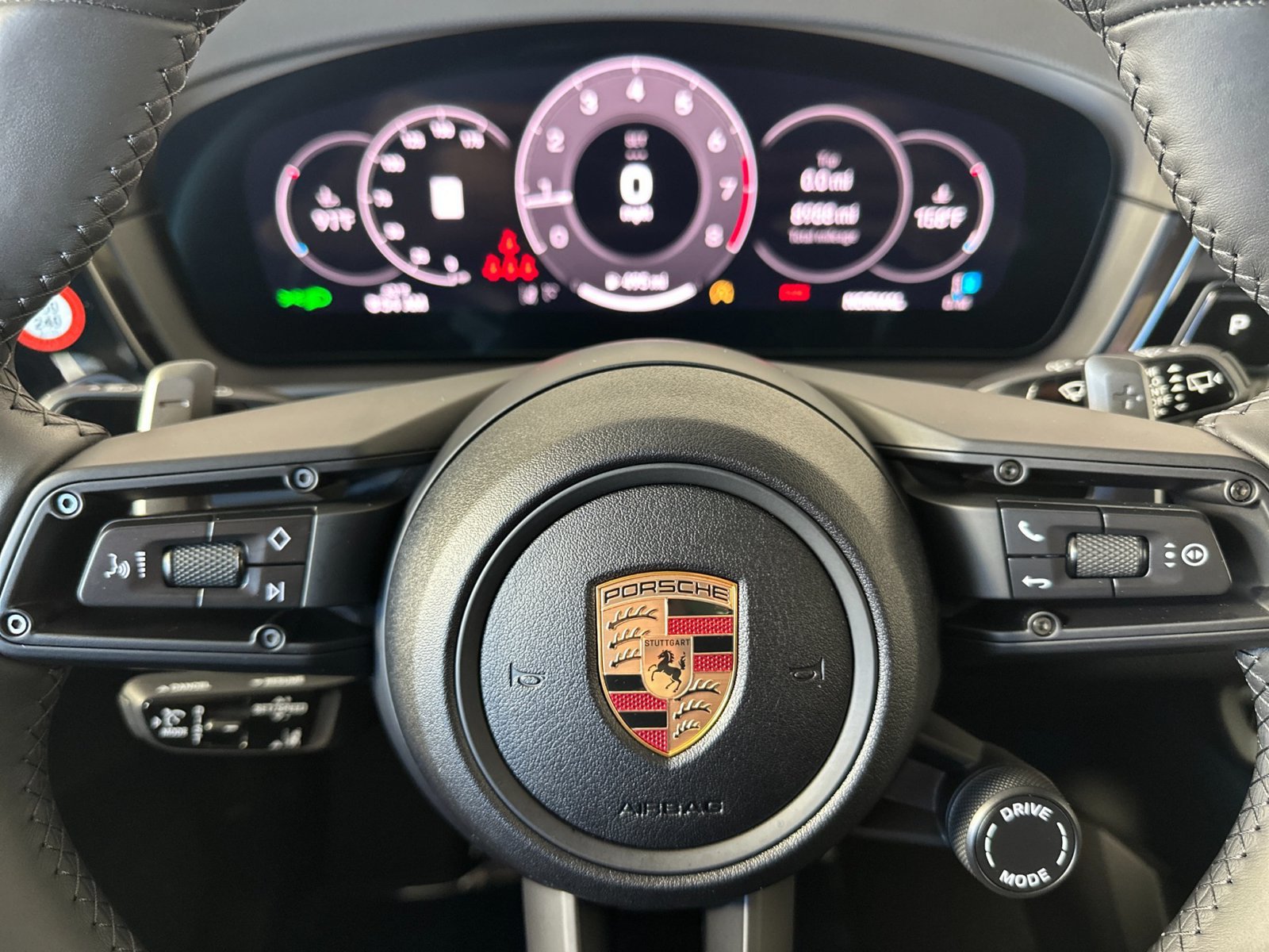 Certified 2025 Porsche Cayenne AWD/4WD image 28