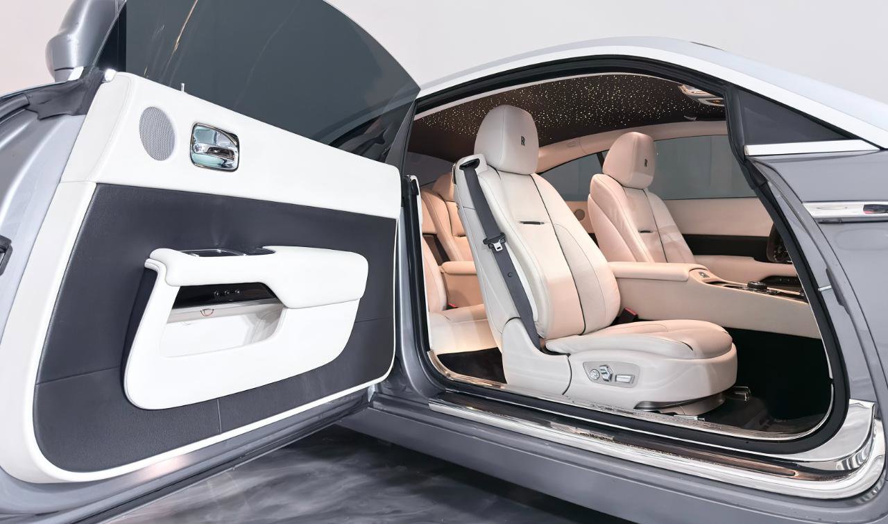 Used 2015 Rolls-Royce Wraith image 31