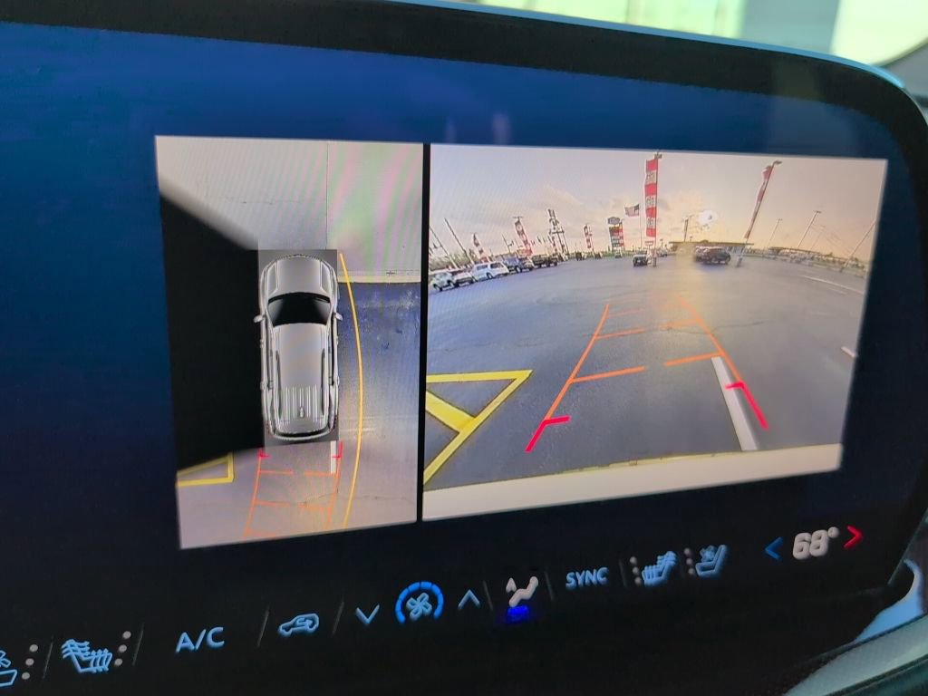 Used 2024 Chevrolet Traverse RS image 27