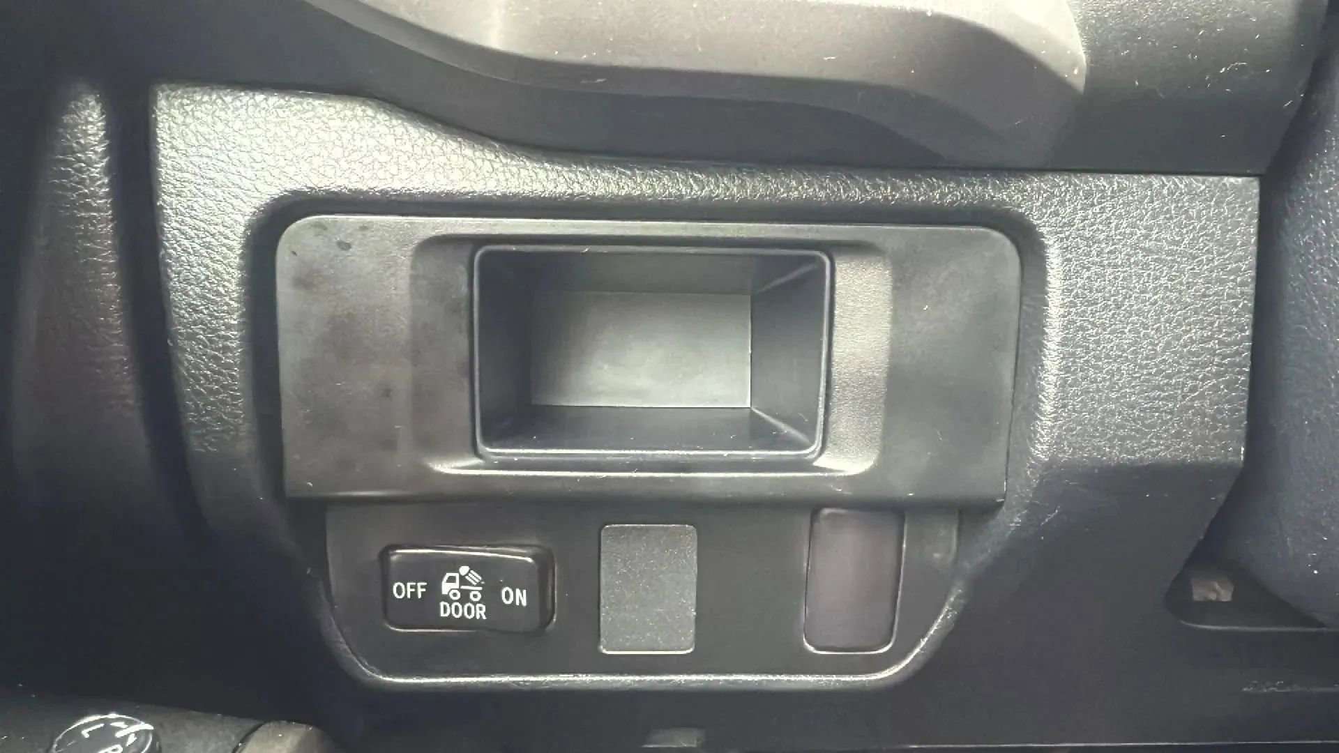 Used 2017 Toyota Tacoma SR5 image 16