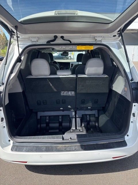 Used 2019 Toyota Sienna Limited Premium image 9