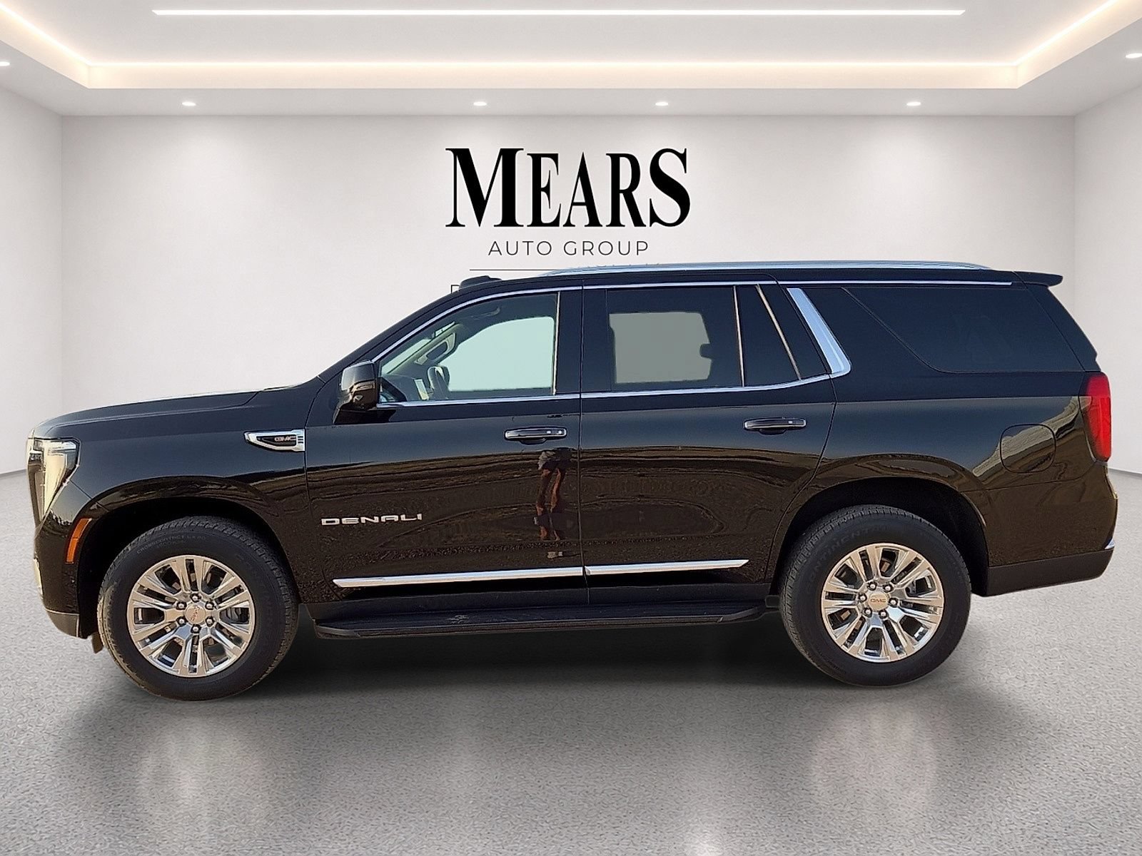 Used 2025 GMC Yukon Denali AWD/4WD image 2