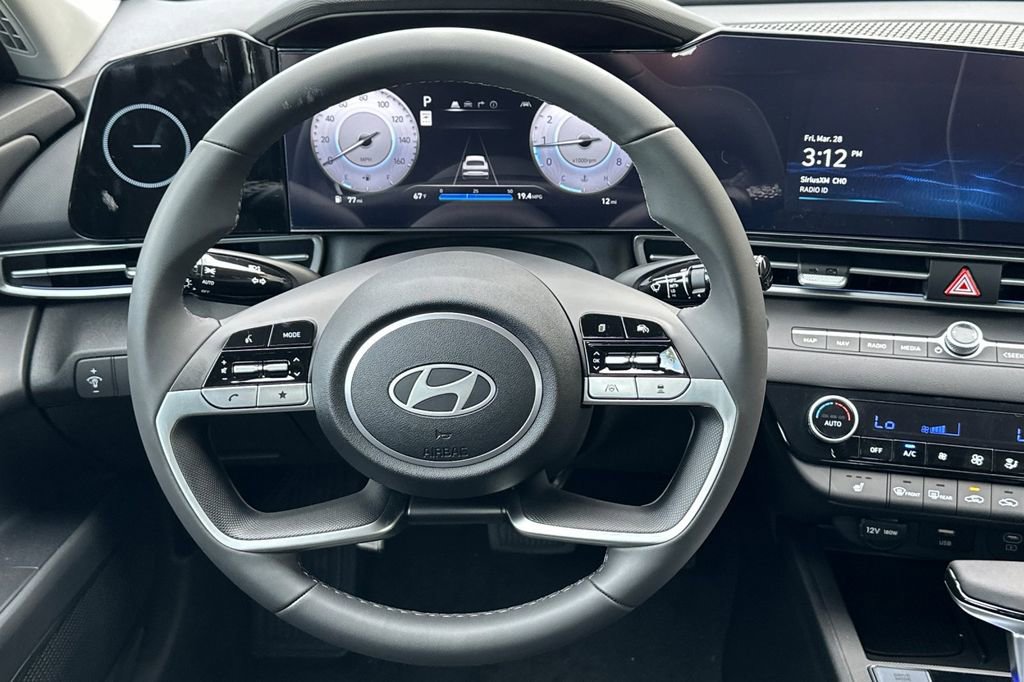 New 2025 Hyundai Elantra SEL image 11