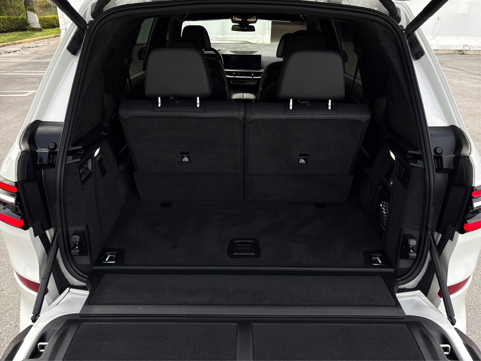 Used 2023 BMW X7 xDrive40i w/ M Sport Package image 11