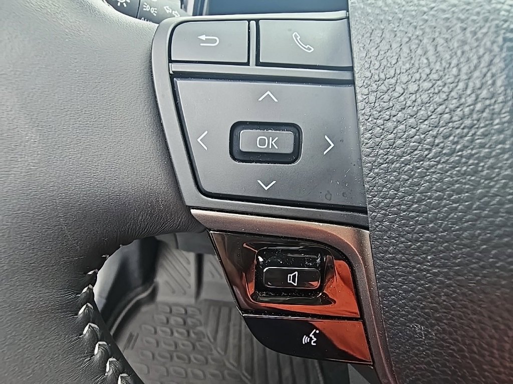 Used 2025 Toyota Camry SE image 16