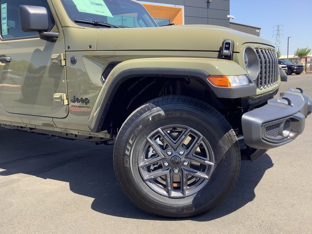 New 2025 Jeep Gladiator Sport AWD/4WD image 3