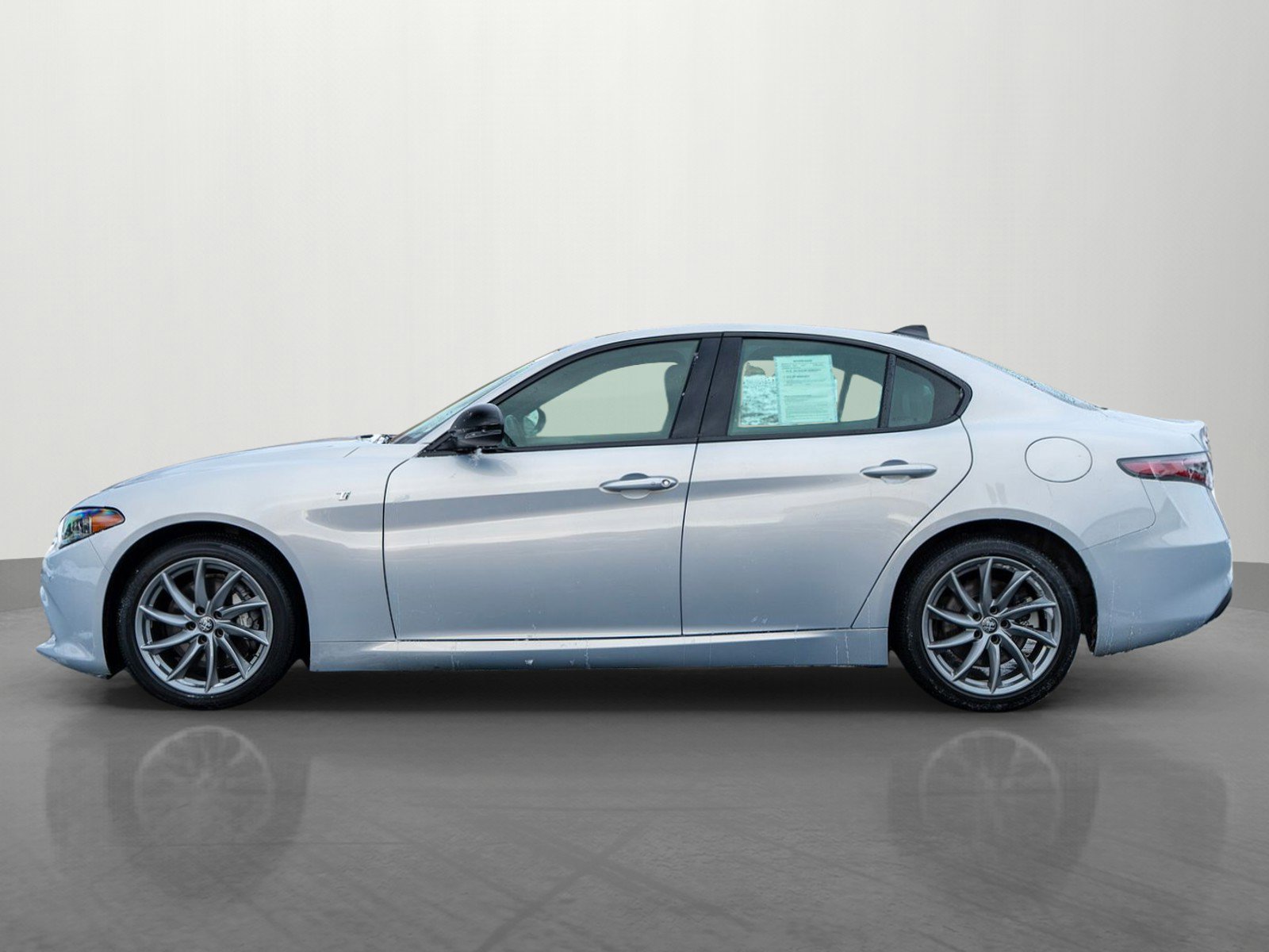 Used 2024 Alfa Romeo Giulia Ti image 4