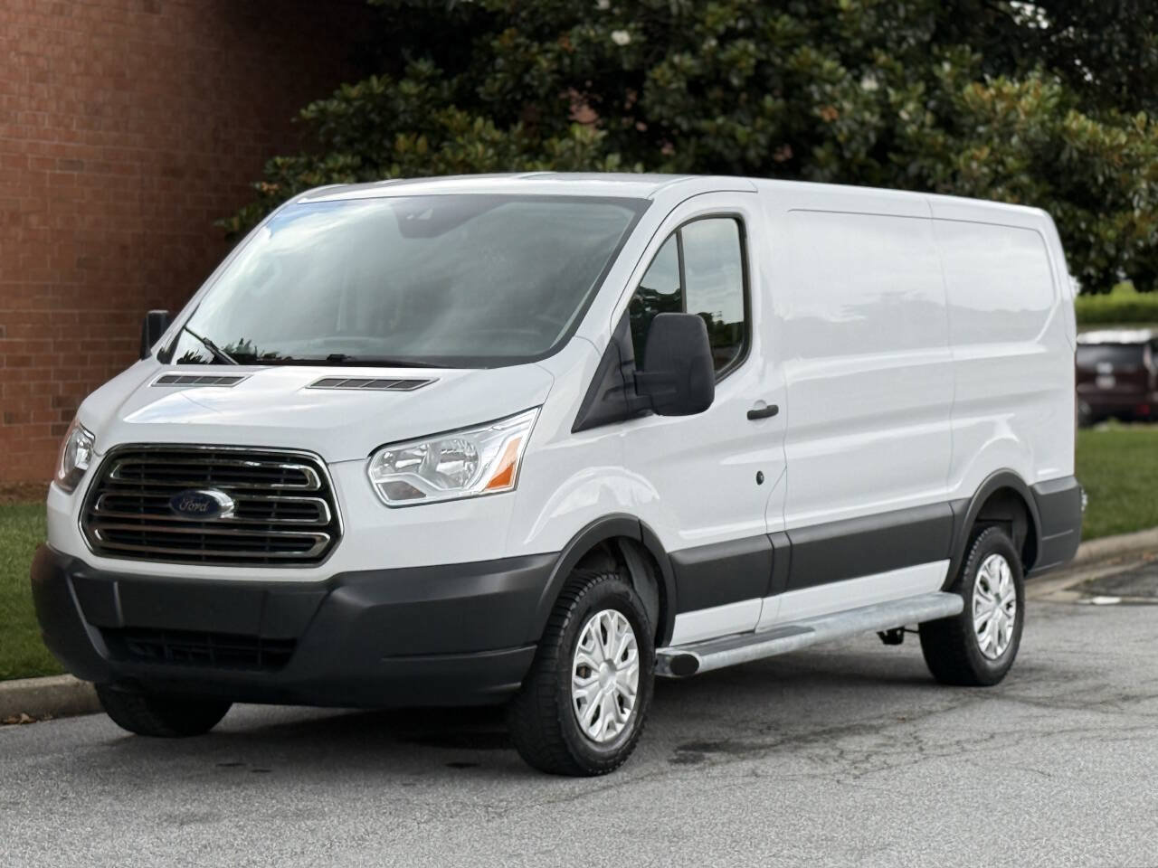 Used 2018 Ford Transit 250 130 Low Roof w/ Exterior Upgrade Package RWD image 2