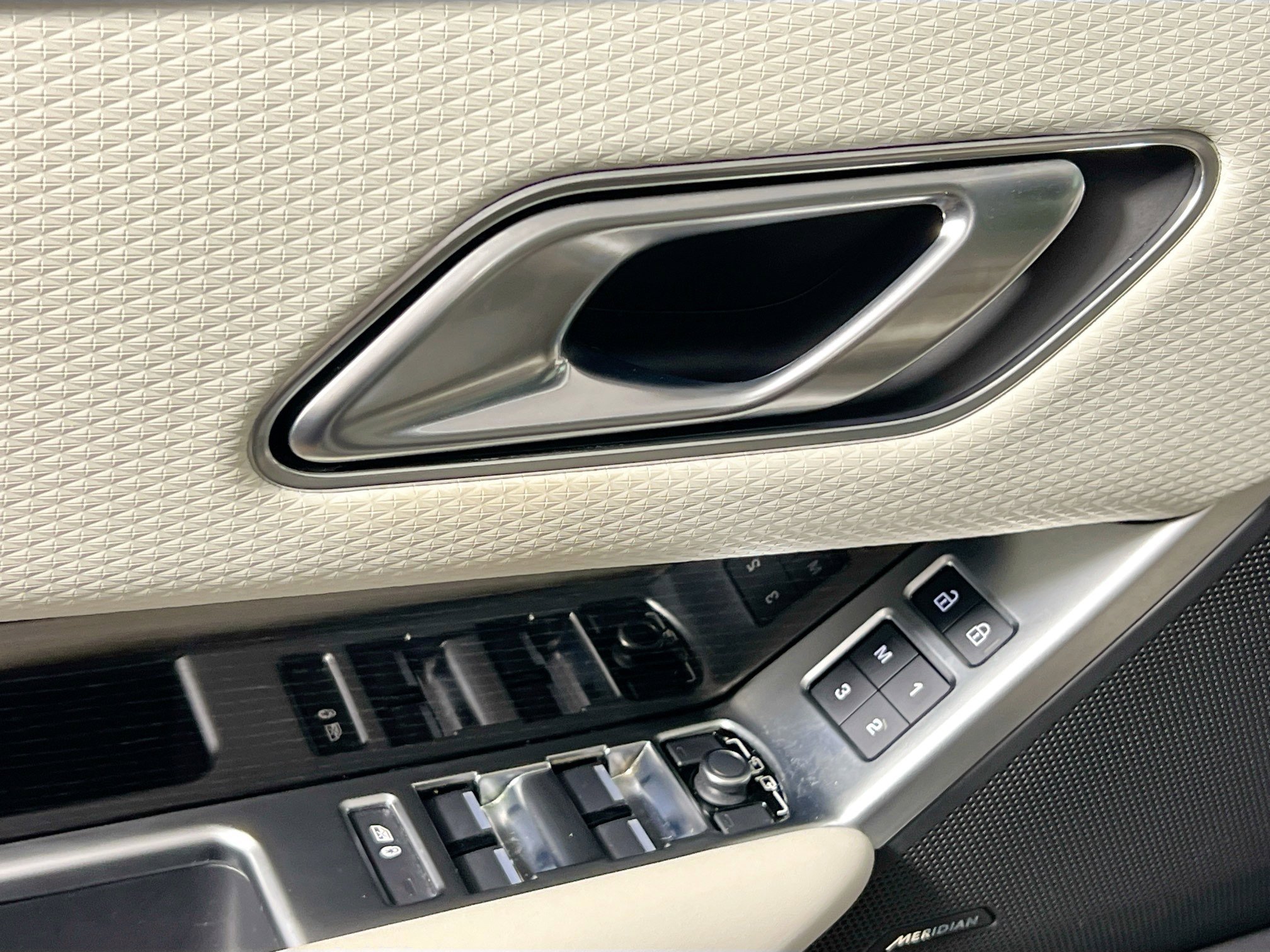 Used 2023 Land Rover Range Rover Velar S image 16