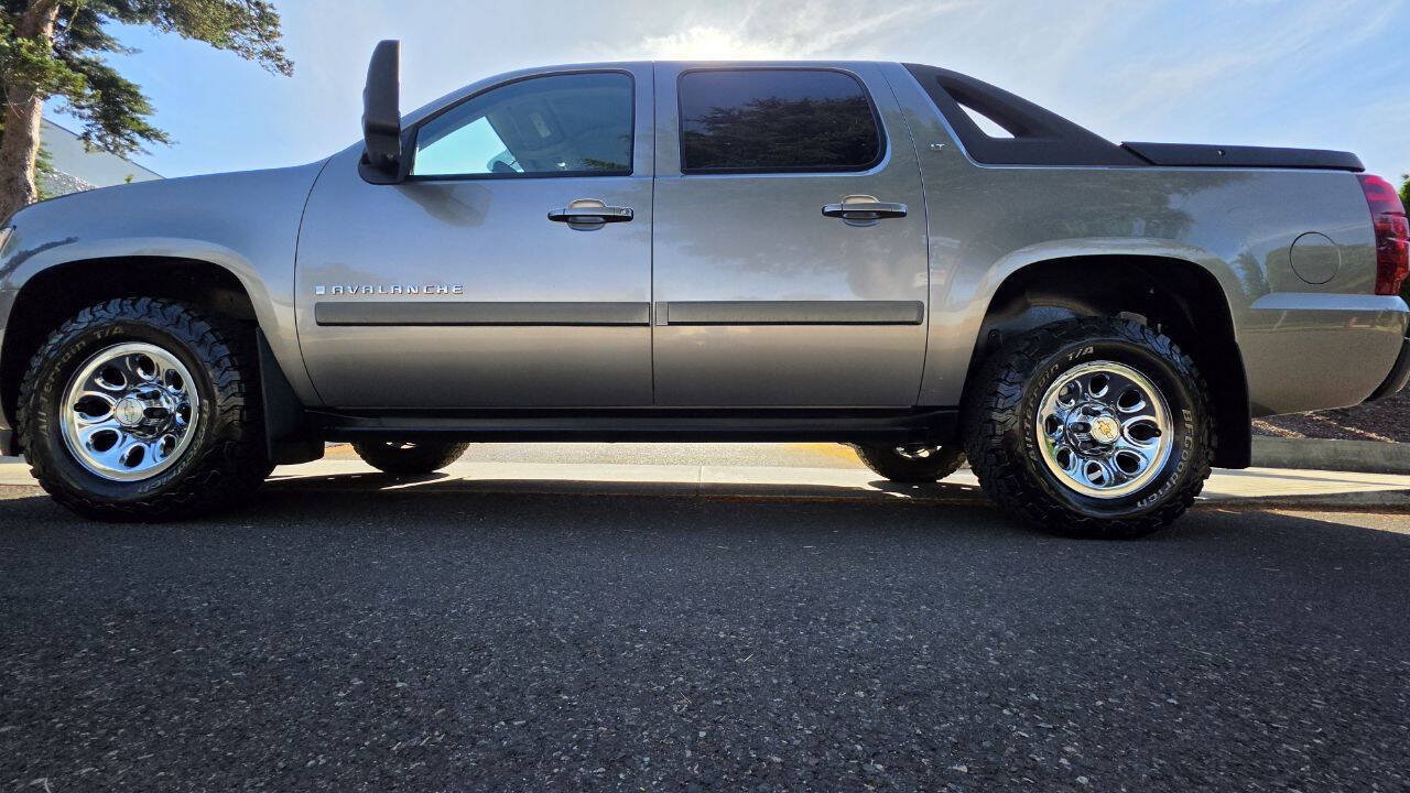 Used 2008 Chevrolet Avalanche LT AWD/4WD image 7