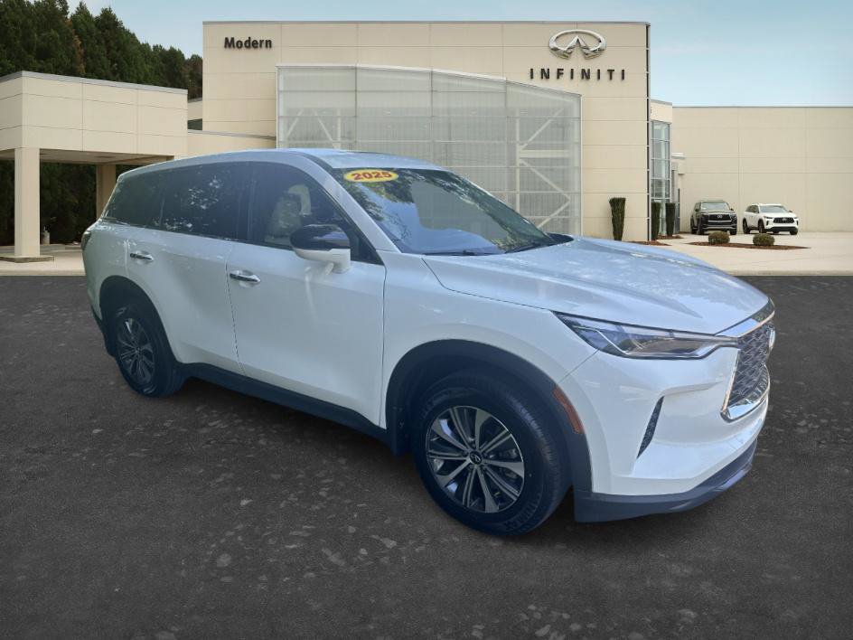 Certified 2025 INFINITI QX60 Pure w/ Cargo Package FWD image 3