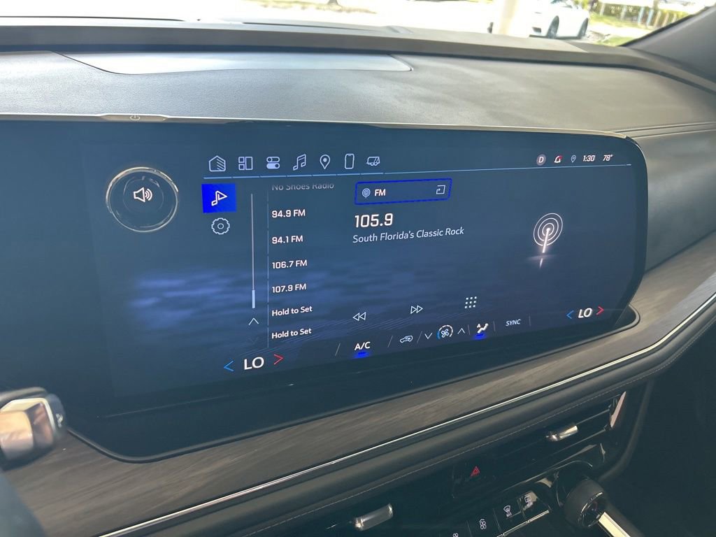 Used 2025 Chevrolet Suburban LS RWD image 7