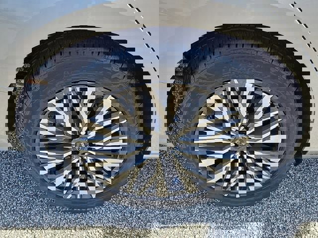 Used 2024 Nissan Altima 2.5 SV image 12