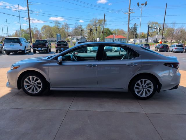 Used 2024 Toyota Camry LE w/ Convenience Package image 4