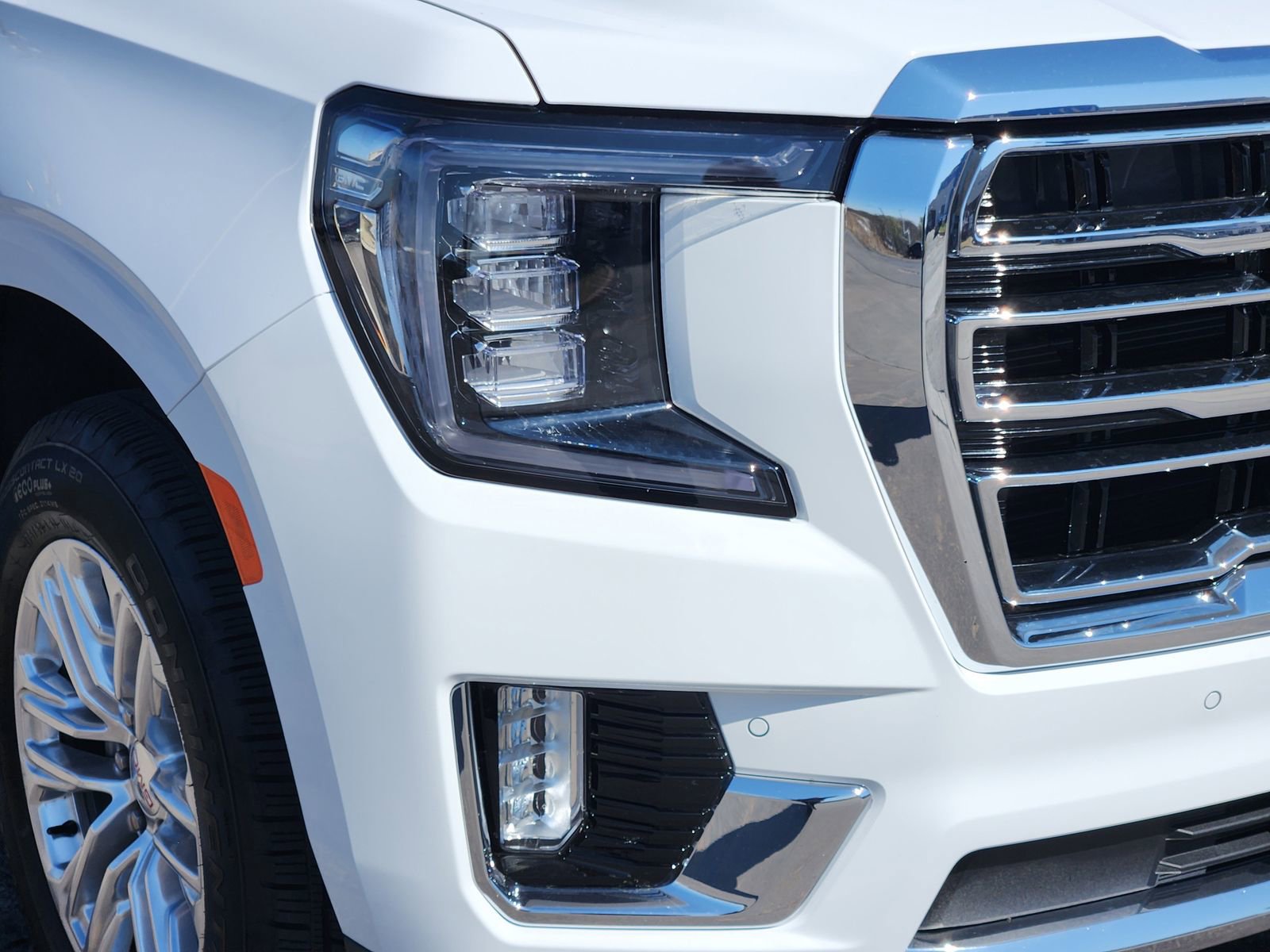 Used 2024 GMC Yukon SLT w/ SLT Premium Package image 10