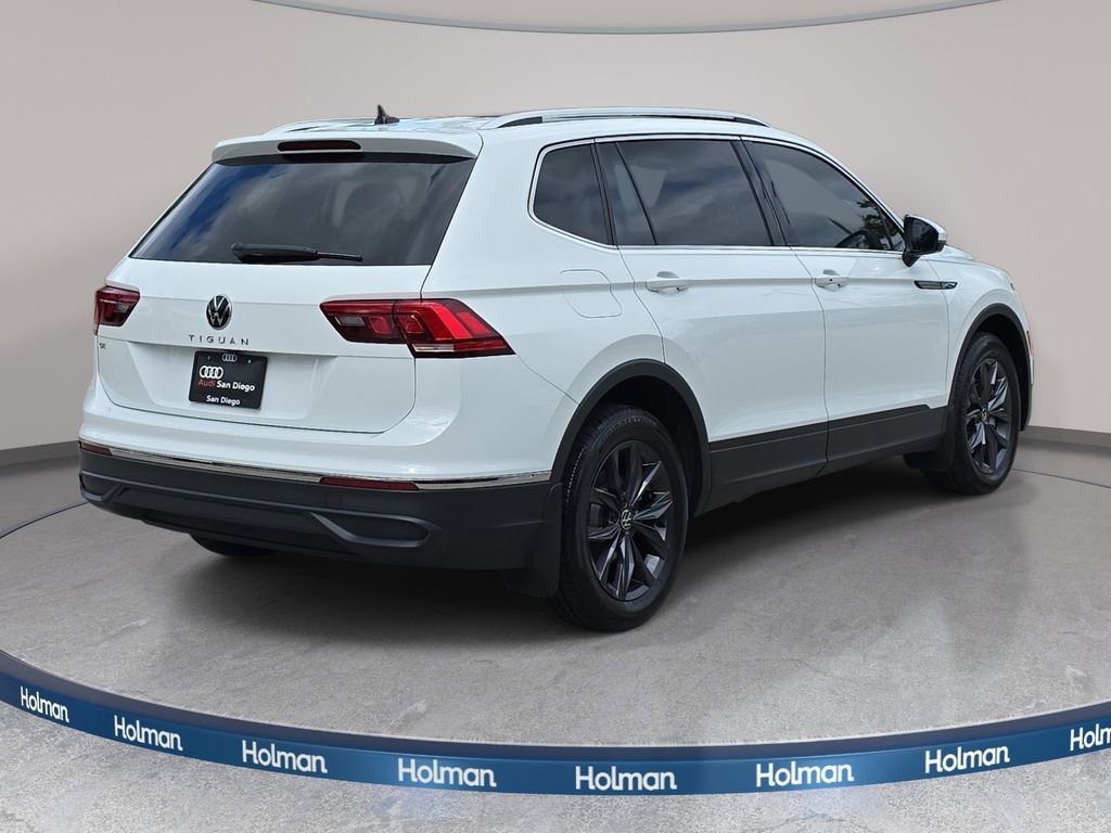 Used 2024 Volkswagen Tiguan SE w/ Panoramic Sunroof Package FWD image 6