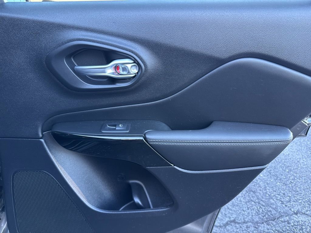 Used 2023 Jeep Cherokee Altitude Lux AWD/4WD image 54