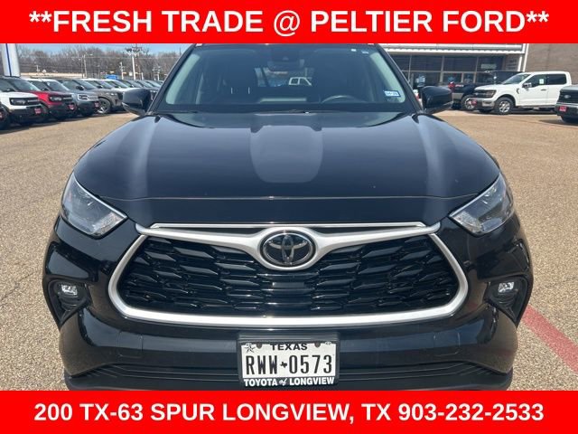 Used 2022 Toyota Highlander XLE image 2