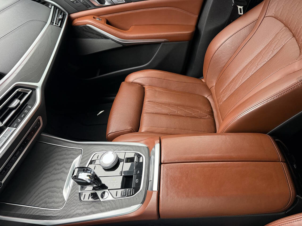 Used 2021 BMW X7 xDrive40i w/ M Sport Package image 26