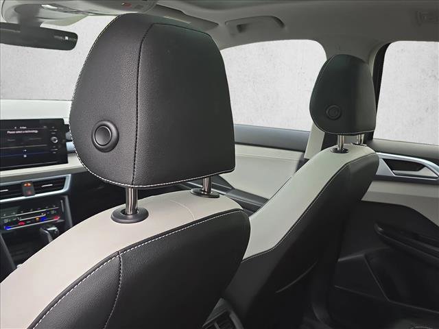 Used 2025 Volkswagen Taos SE image 17