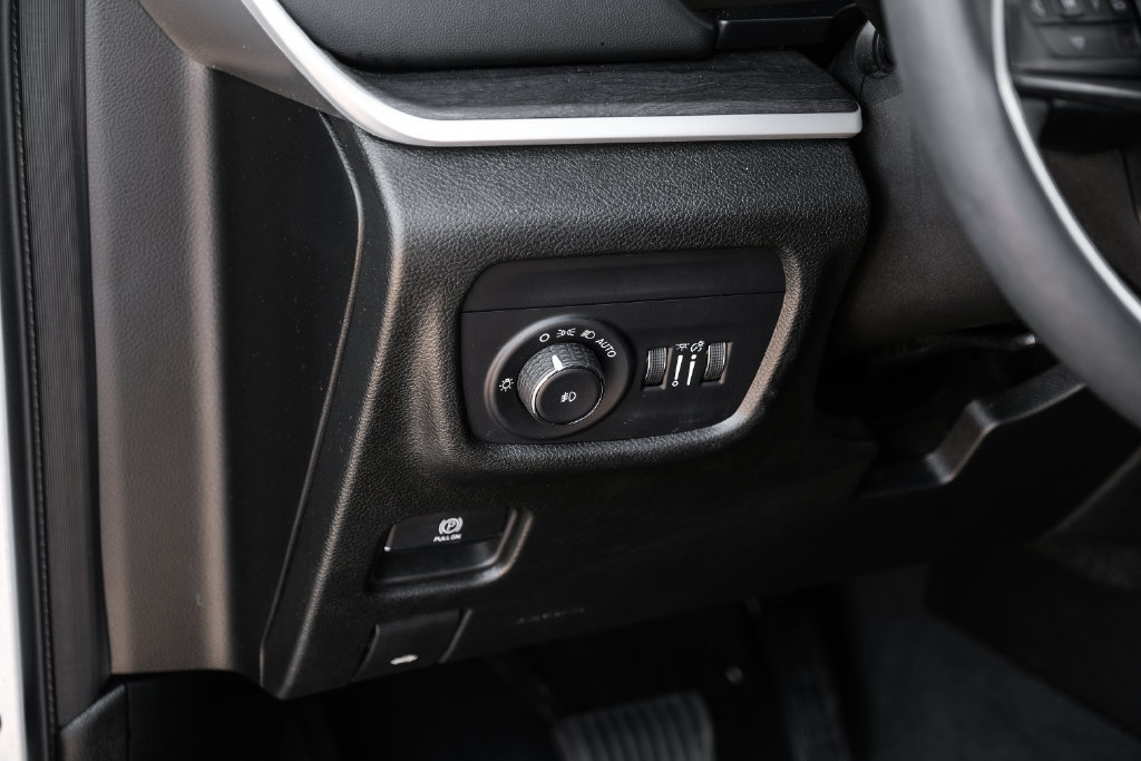 Used 2023 Jeep Grand Cherokee L Limited AWD/4WD image 39