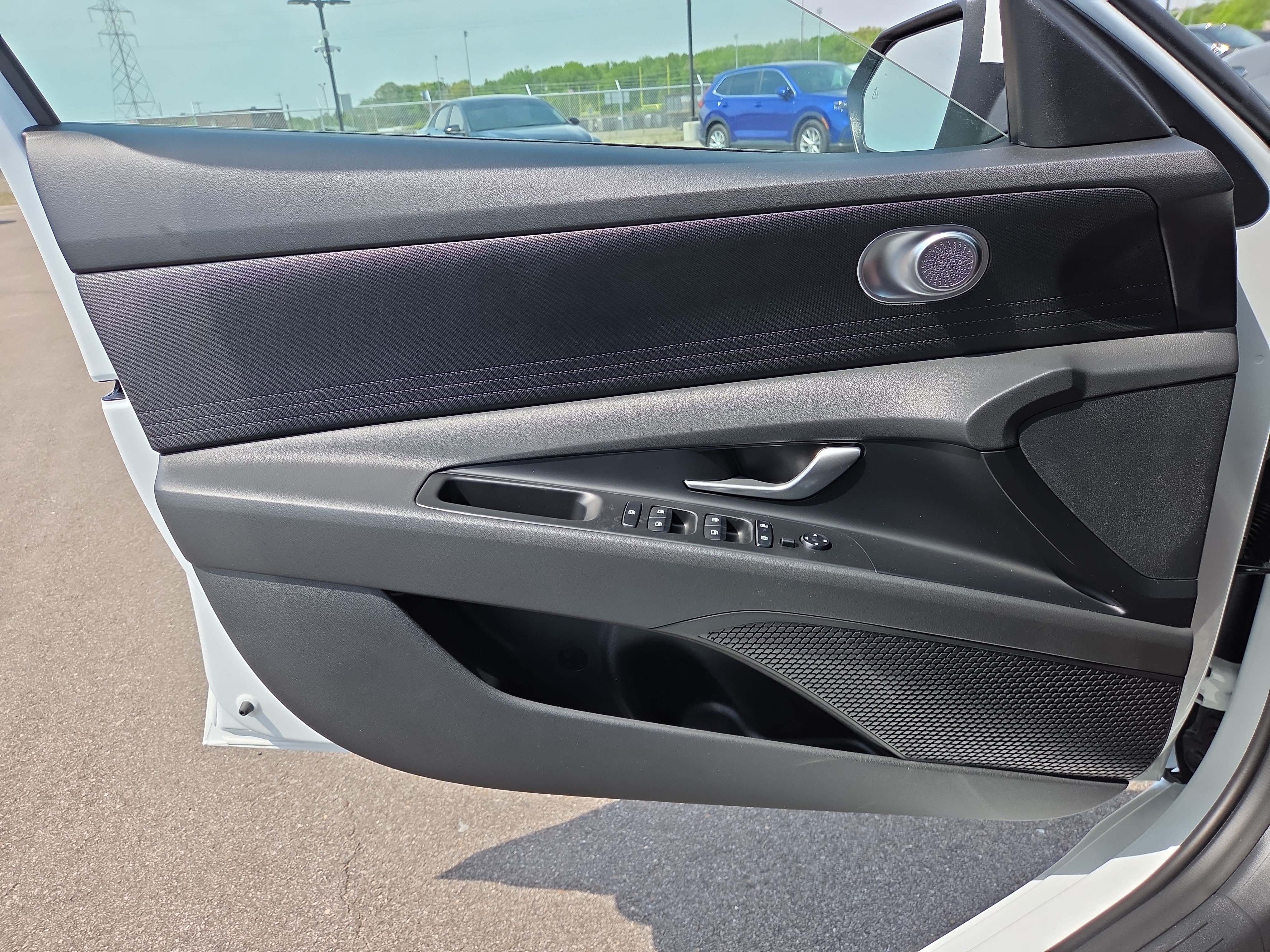 New 2026 Hyundai Elantra SE w/ Cargo Package FWD image 8