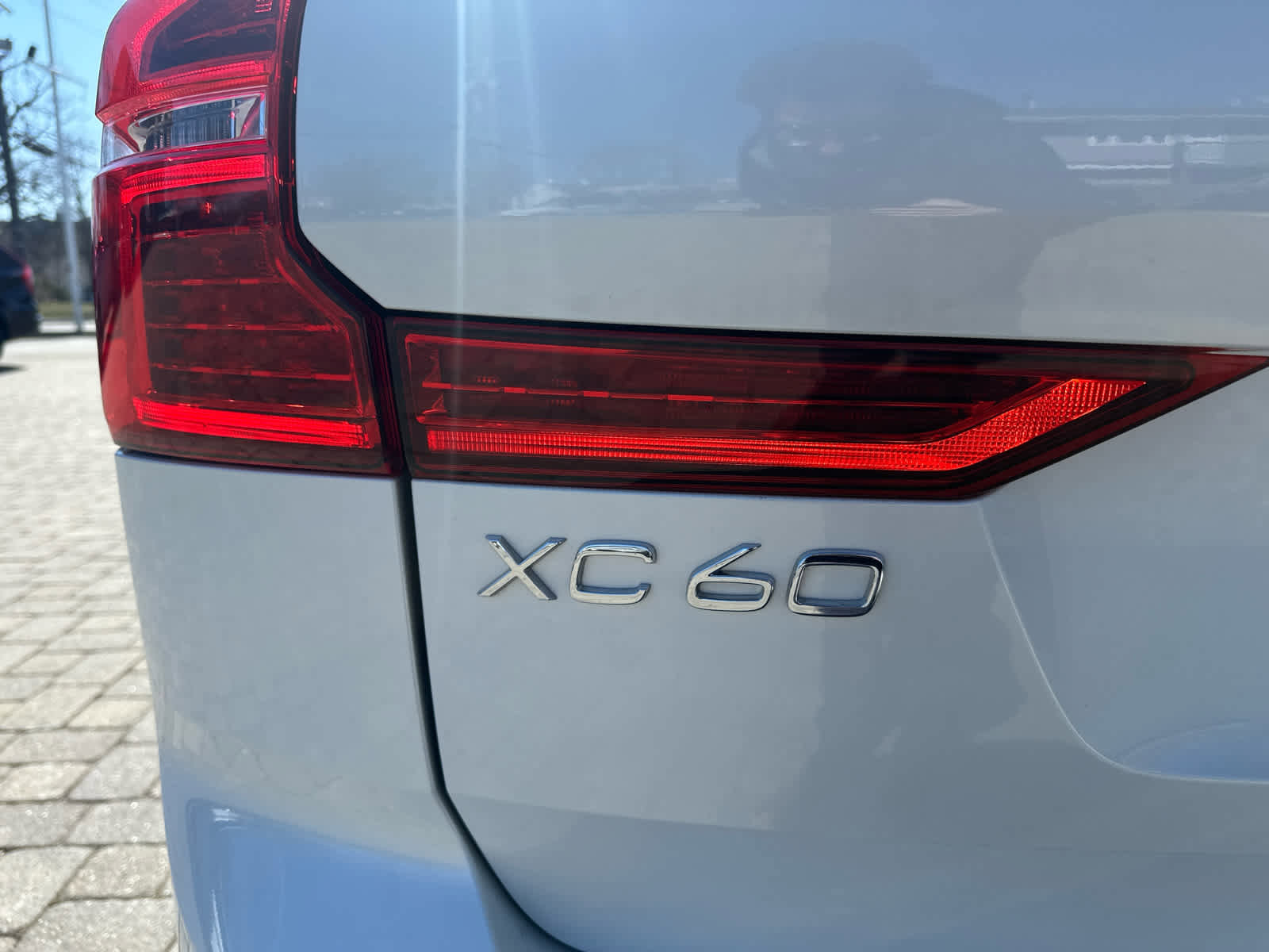 Used 2025 Volvo XC60 B5 Plus image 24