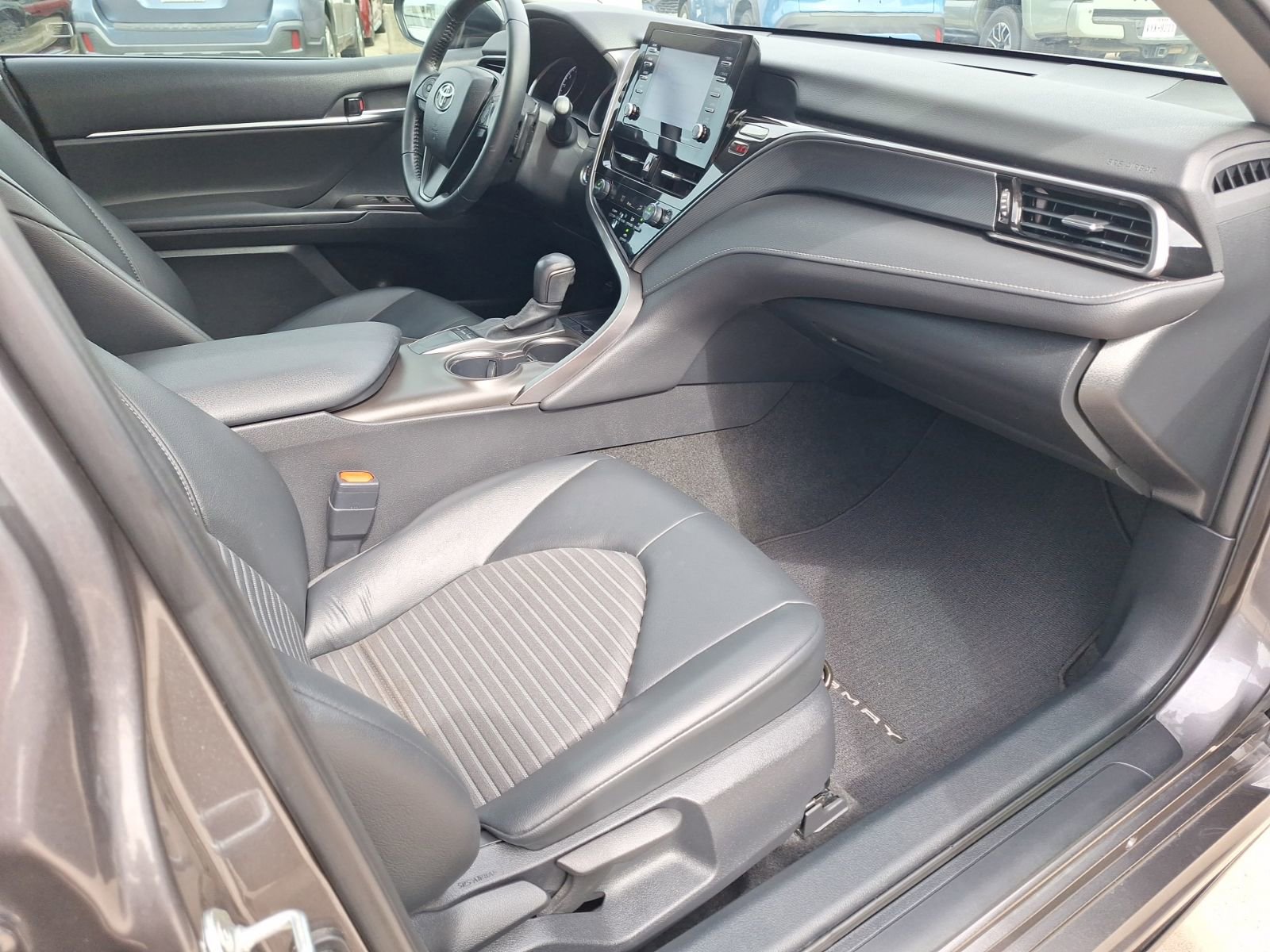 Used 2023 Toyota Camry SE w/ Convenience Package FWD image 31