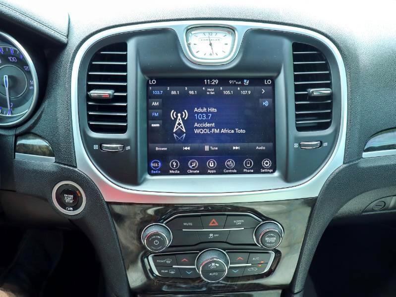 Used 2019 Chrysler 300 Limited image 18