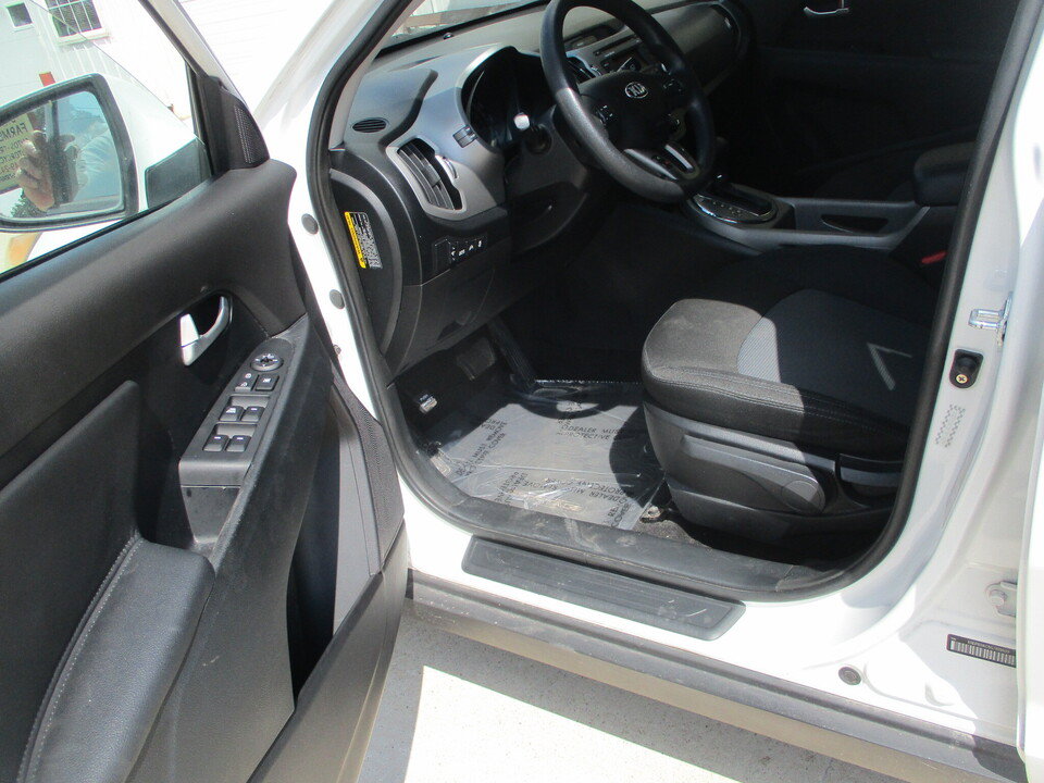 Used 2016 Kia Sportage LX FWD image 9