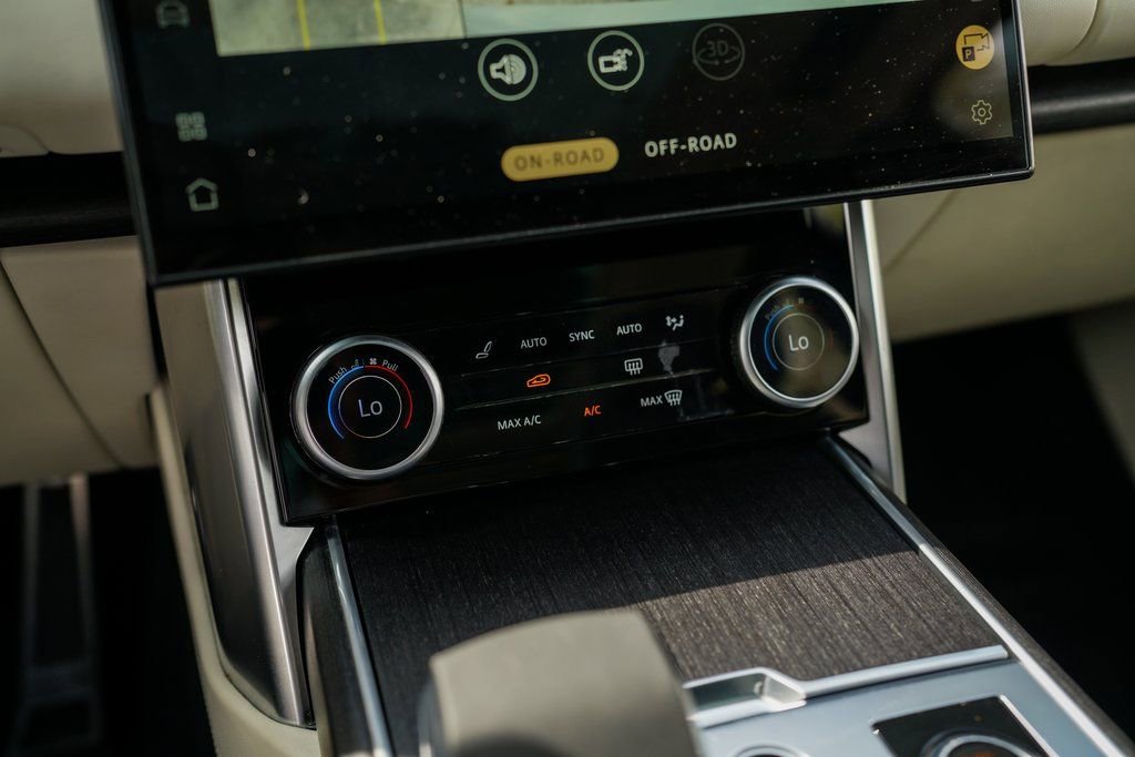 Used 2022 Land Rover Range Rover Long Wheelbase SE image 35