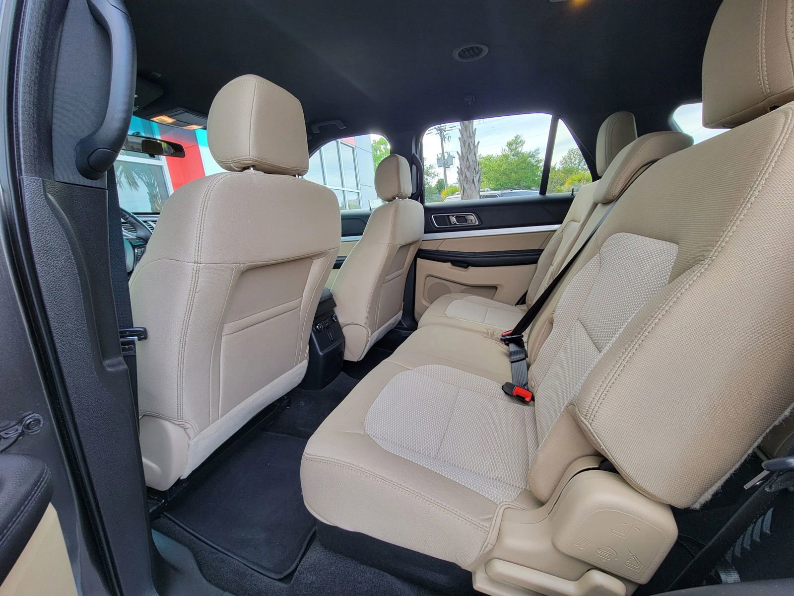 Used 2016 Ford Explorer XLT AWD/4WD image 16