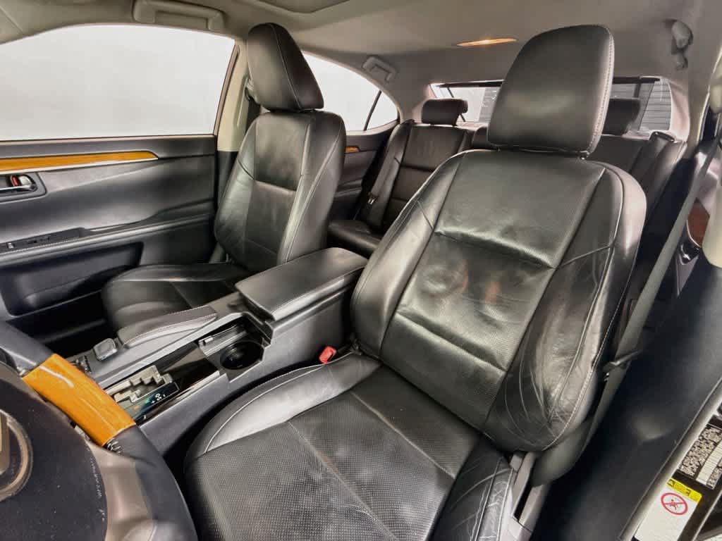 Used 2015 Lexus ES 300h w/ Navigation System Package FWD image 5