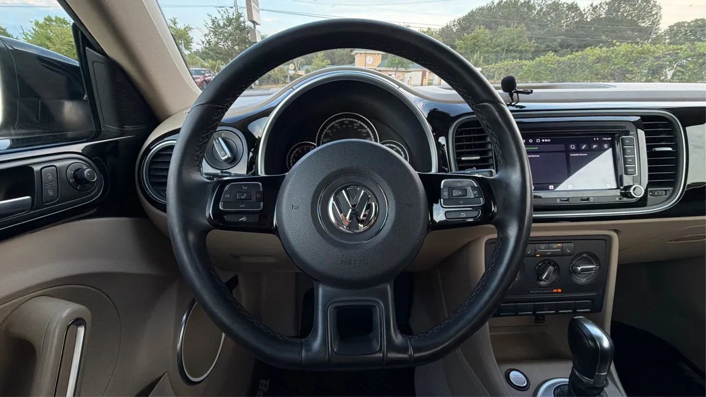 Used 2015 Volkswagen Beetle 1.8T FWD image 29