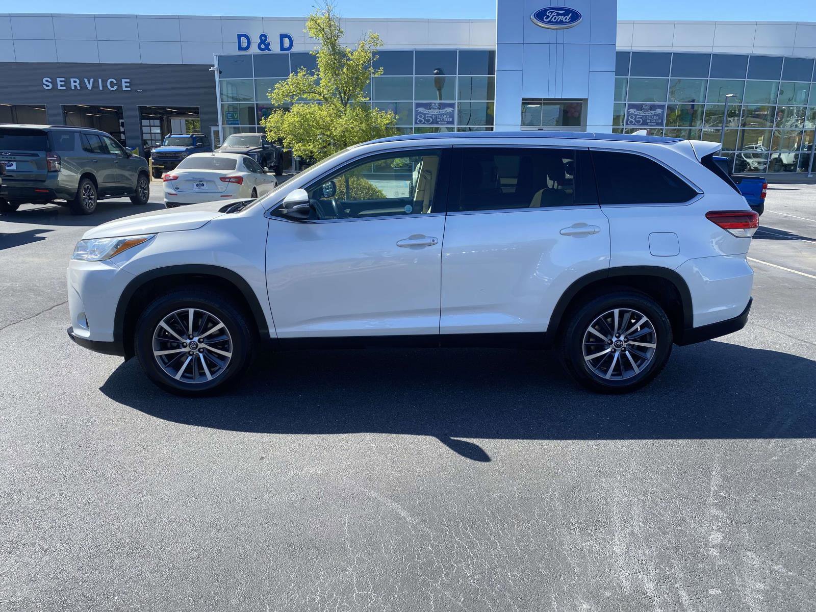 Used 2019 Toyota Highlander XLE FWD image 4