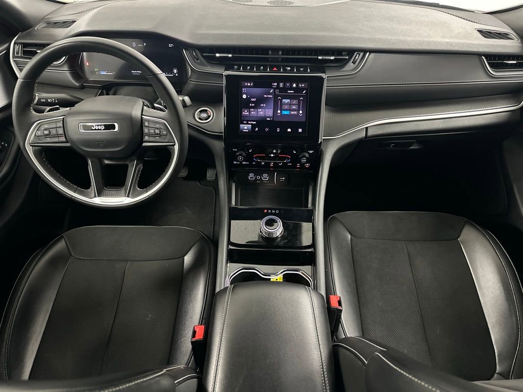 Used 2023 Jeep Grand Cherokee Altitude image 3