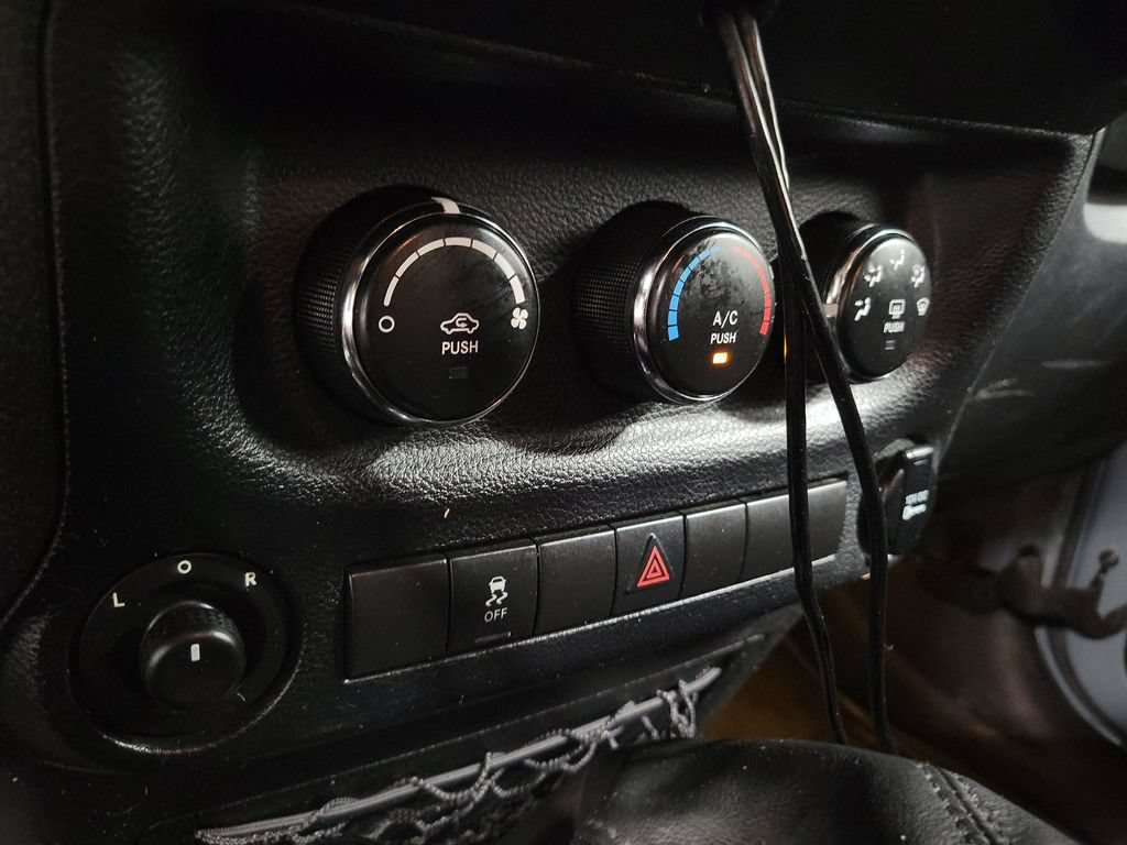 Used 2014 Jeep Wrangler Unlimited Sport w/ Quick Order Package 23S AWD/4WD image 19