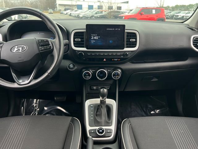 Used 2023 Hyundai Venue Limited image 16