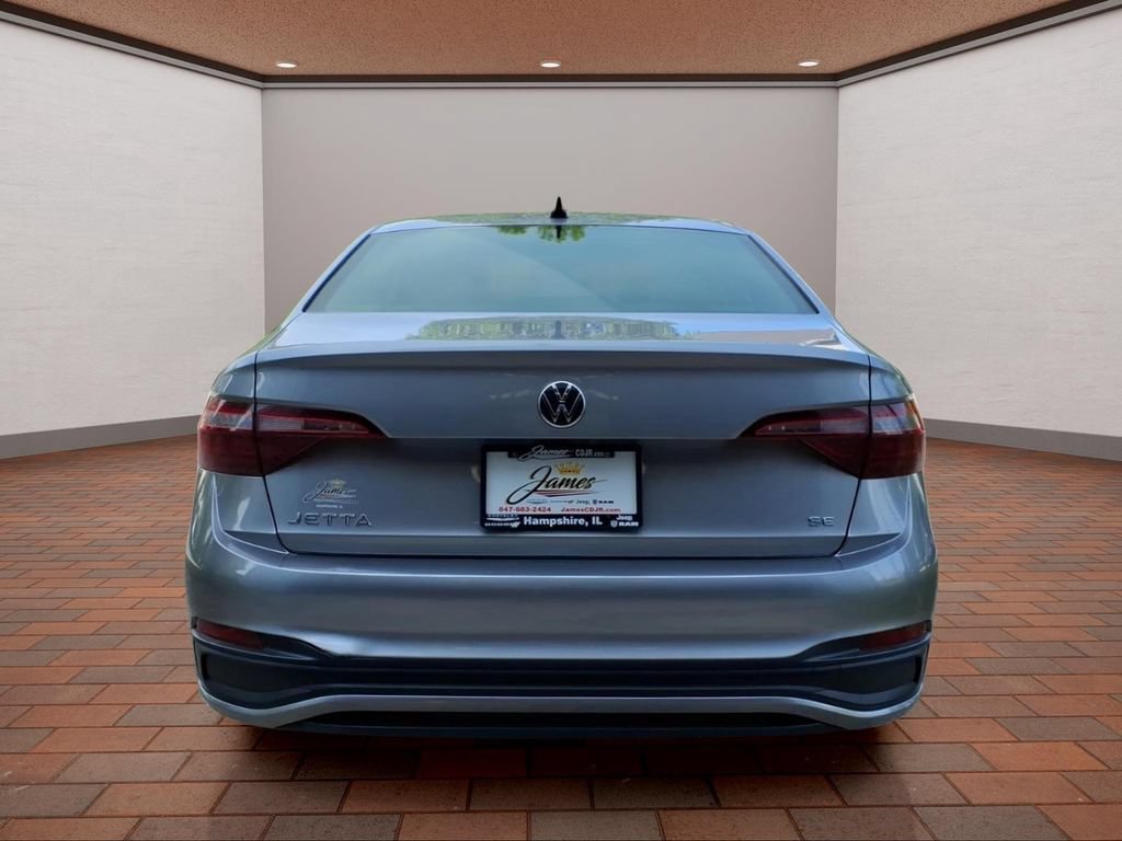 Used 2024 Volkswagen Jetta SE FWD image 6