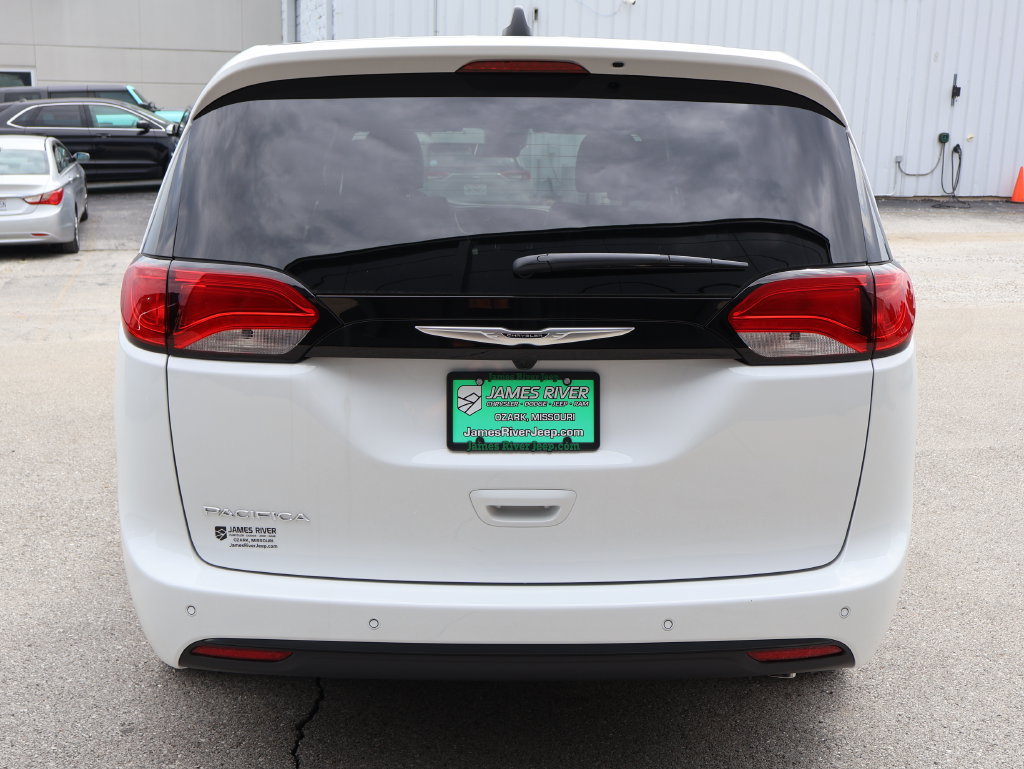 New 2027 Chrysler Pacifica LX FWD image 4