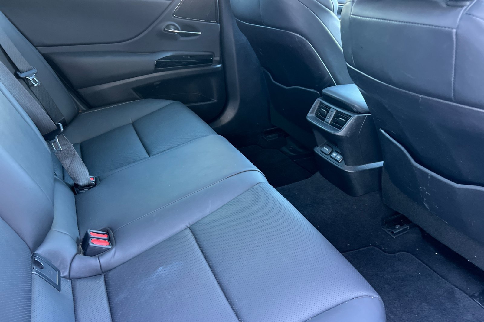Used 2024 Lexus ES 350 F Sport w/ Accessory Package (Z2) FWD image 18