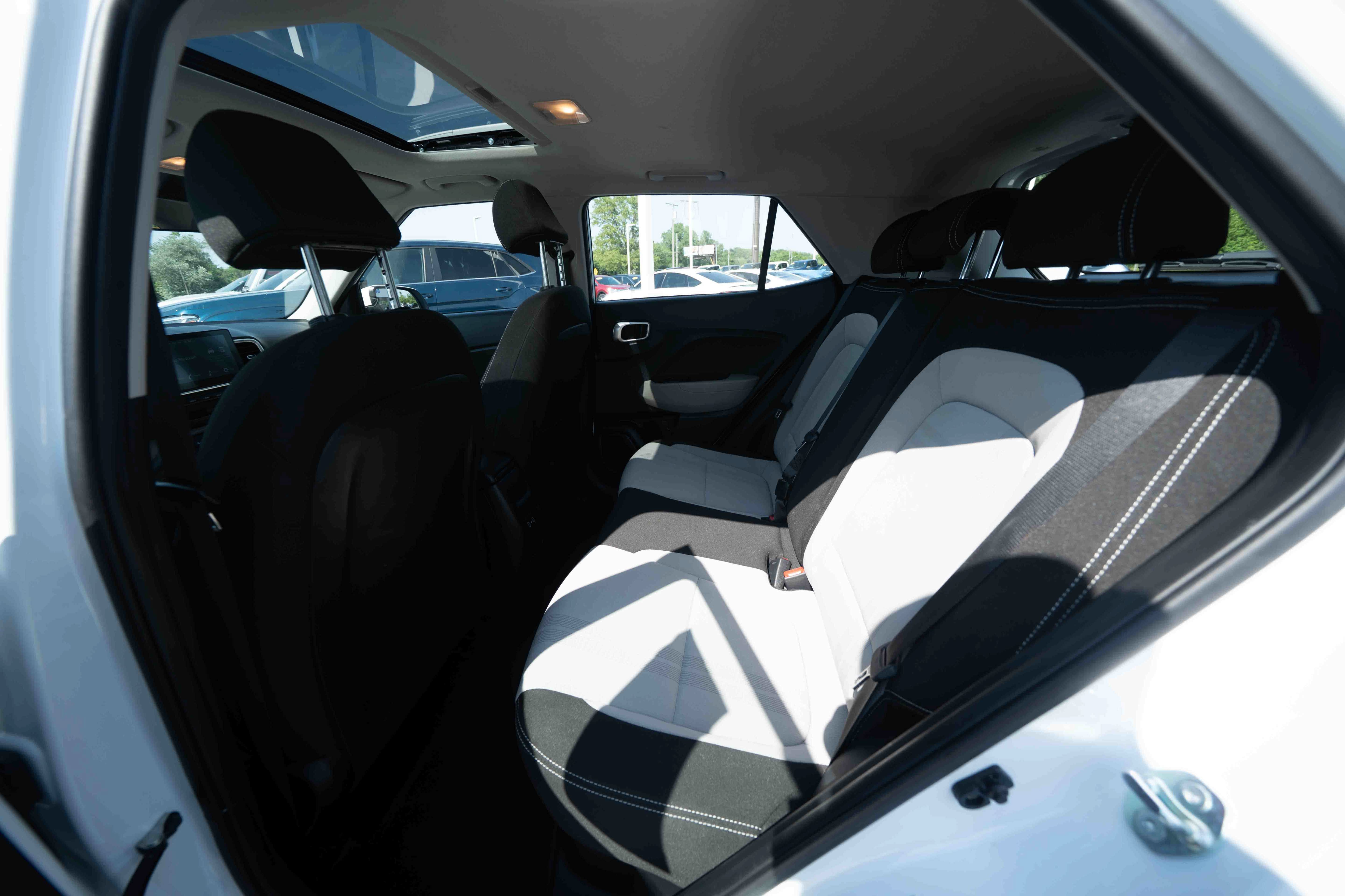 Used 2025 Hyundai Venue SEL FWD image 23
