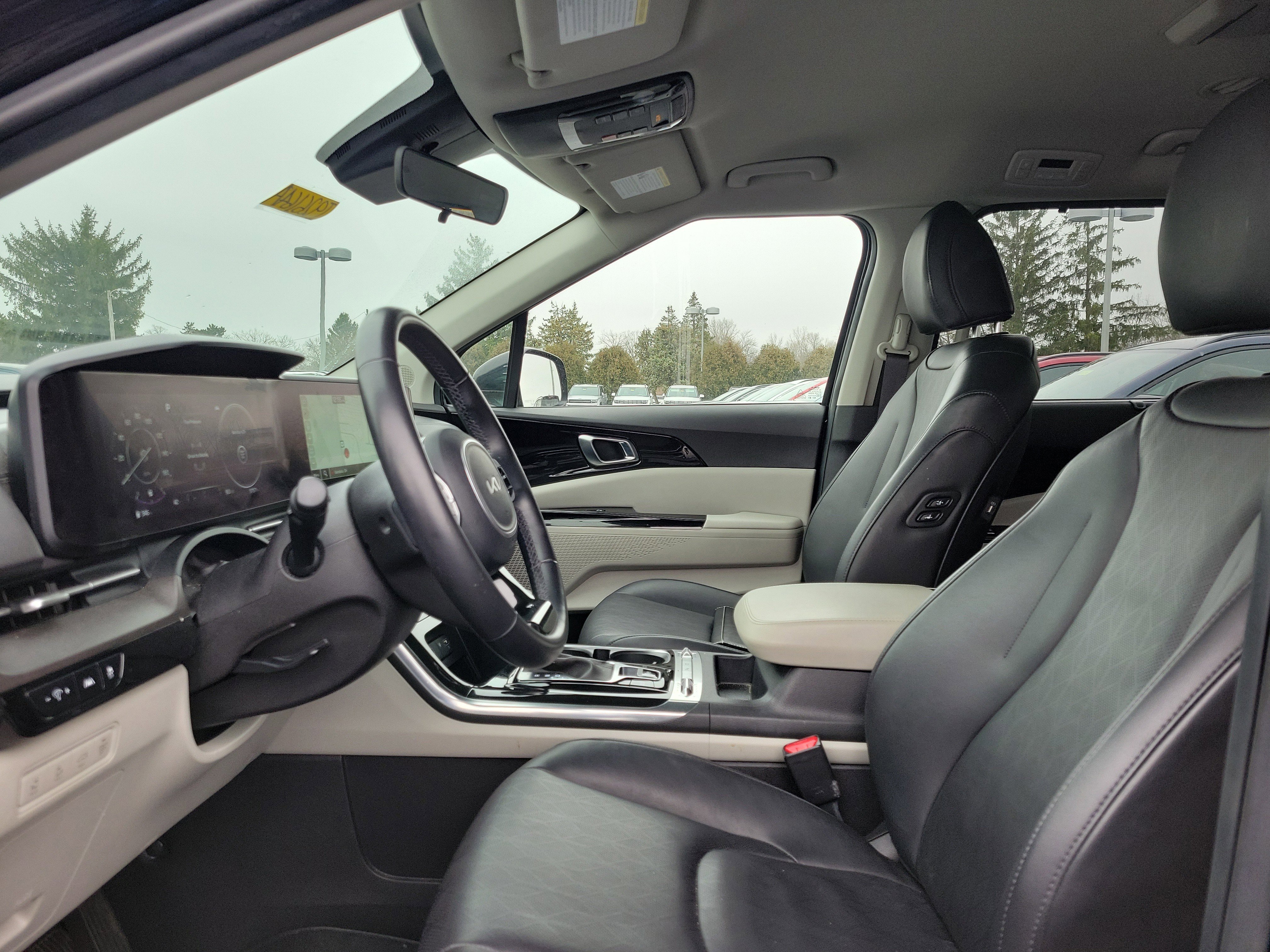 Used 2023 Kia Carnival SX image 15